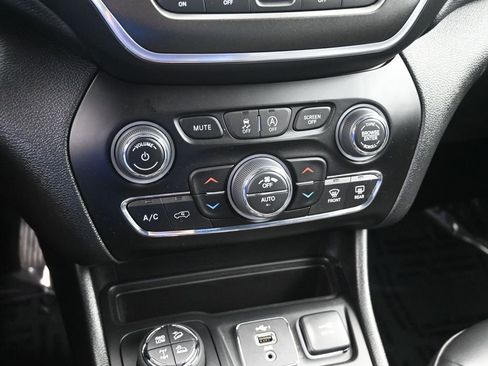 Used 2023 Jeep Cherokee Trailhawk w/ Trailer Tow Group image 19