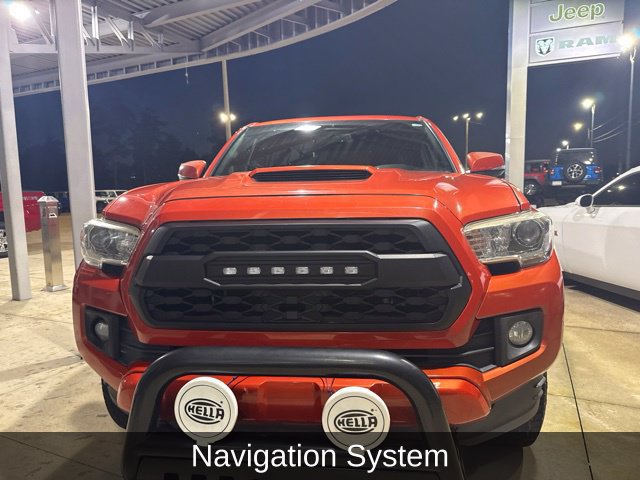 Used 2017 Toyota Tacoma TRD Sport w/ Tow Package RWD image 4