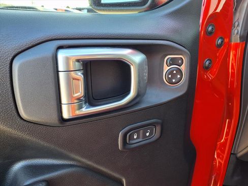 Used 2023 Jeep Gladiator Willys image 10