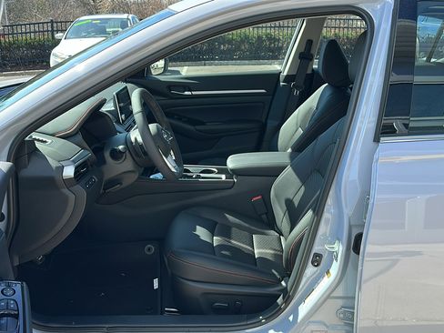 New 2025 Nissan Altima 2.5 SR image 7