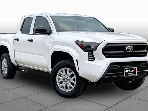 Used 2025 Toyota Tacoma SR RWD image 3