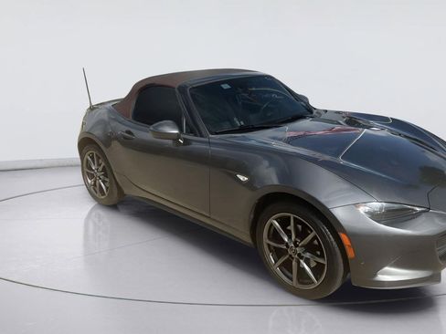 Used 2018 MAZDA MX-5 Miata Grand Touring RWD image 3