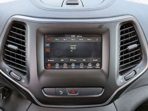 Used 2020 Jeep Cherokee Latitude image 16