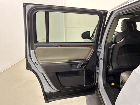 Used 2023 Rivian R1S Adventure AWD/4WD image 17