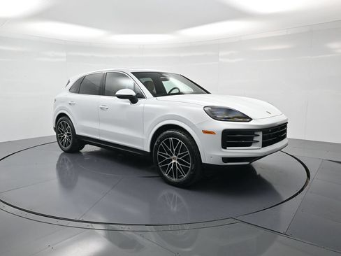 Certified 2026 Porsche Cayenne AWD/4WD image 32