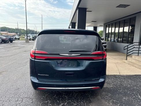Used 2025 Chrysler Pacifica Select FWD image 9