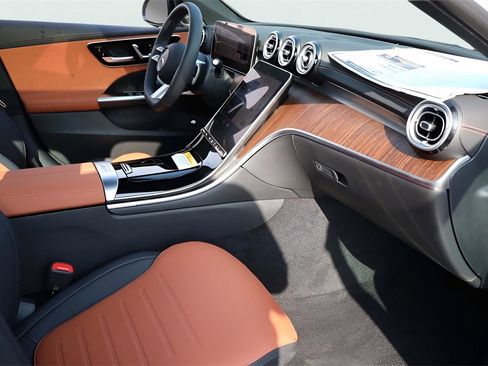 Used 2025 Mercedes-Benz C 300 4MATIC Sedan image 15