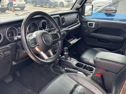 Used 2018 Jeep Wrangler Unlimited Sahara image 5