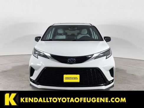 Used 2024 Toyota Sienna XSE AWD/4WD image 8