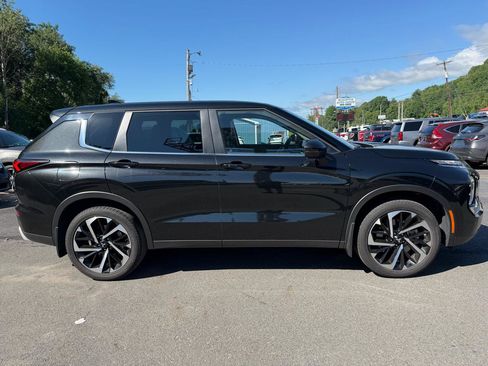 Used 2023 Mitsubishi Outlander SE Black Edition AWD/4WD image 4