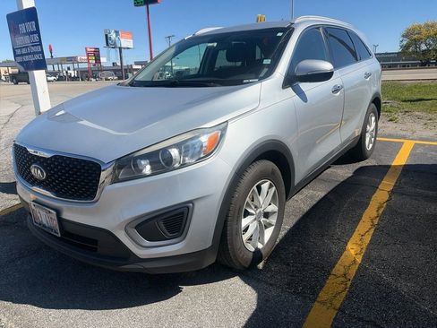 Used 2016 Kia Sorento FWD image 1