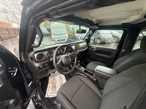 Used 2019 Jeep Wrangler Sport image 10