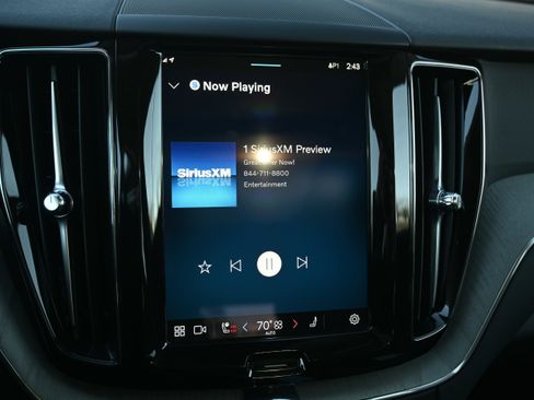 Used 2025 Volvo XC60 B5 Plus image 34