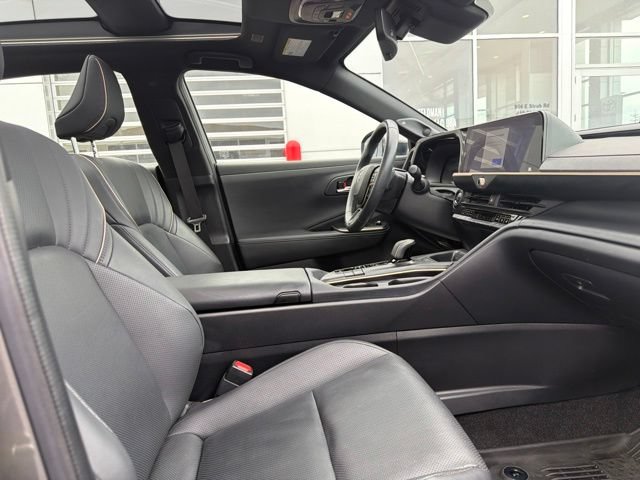 Used 2023 Toyota Crown w/ Advanced Technology Package AWD/4WD image 31