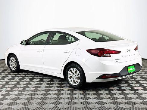 Used 2019 Hyundai Elantra SE w/ Winter Weather Package image 6