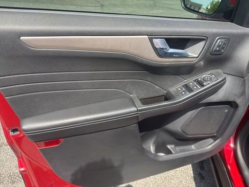 Used 2022 Ford Escape SEL w/ Technology Package FWD image 23
