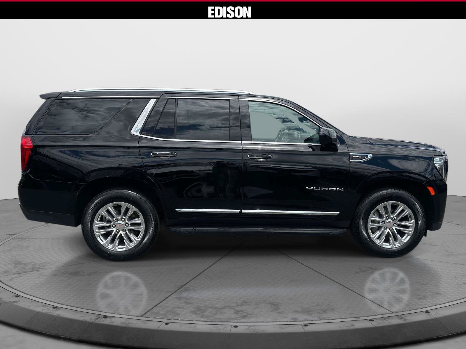 Used 2024 GMC Yukon SLT AWD/4WD image 3