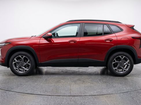 Used 2025 Chevrolet Trax LT FWD image 5