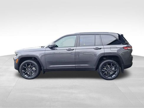 New 2025 Jeep Grand Cherokee Limited w/ MOPAR Finishing Package AWD/4WD image 2