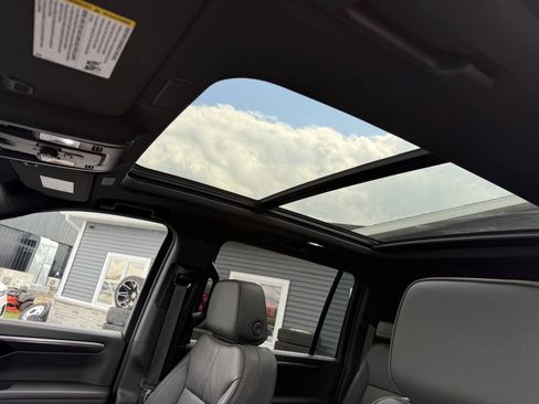 Used 2025 Chevrolet Suburban RST w/ Comfort Package AWD/4WD image 17