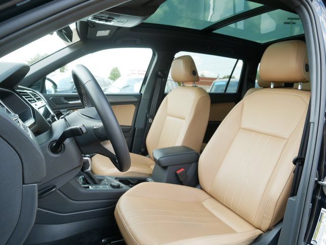 Certified 2024 Volkswagen Tiguan SE w/ Panoramic Sunroof Package AWD/4WD image 15