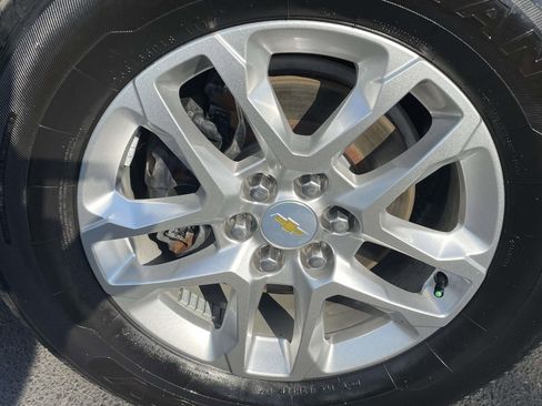 Used 2021 Chevrolet Traverse LS FWD image 9