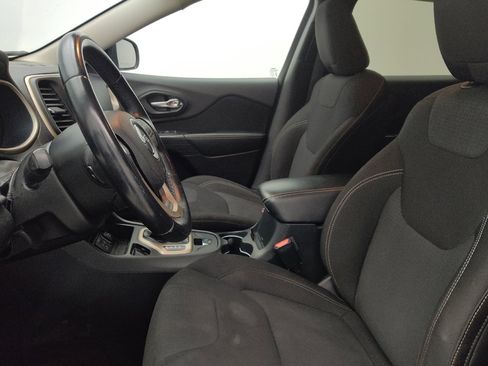 Used 2015 Jeep Cherokee Latitude FWD image 17