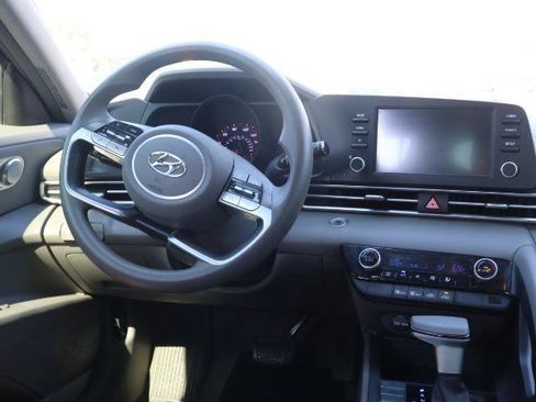Used 2023 Hyundai Elantra SEL FWD image 13