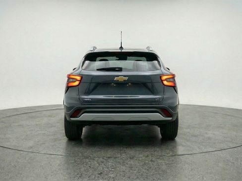 Used 2025 Chevrolet Trax LT w/ LT Convenience Package image 7