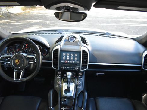 Used 2018 Porsche Cayenne Platinum Edition image 11