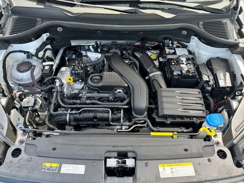Used 2025 Volkswagen Taos SE FWD image 21