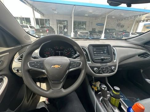 Used 2018 Chevrolet Malibu LS w/ LPO, Convenience Package 1 FWD image 4
