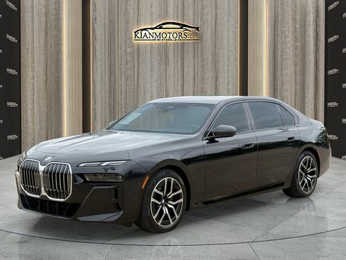 Used 2025 BMW 740i xDrive w/ Premium Package AWD/4WD image 7
