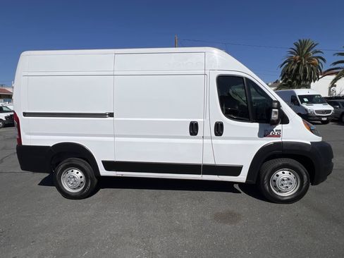 Used 2020 RAM ProMaster 1500 w/ Interior Convenience Group FWD image 3