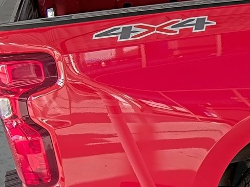 Used 2022 Chevrolet Silverado 1500 LT image 13