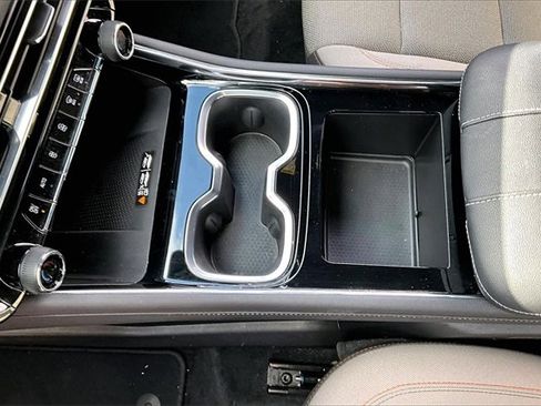 Used 2025 Chevrolet Traverse LT image 18