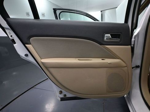 Used 2010 Ford Fusion SE image 32