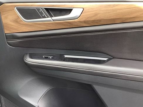 Used 2025 Volkswagen Atlas SE image 15