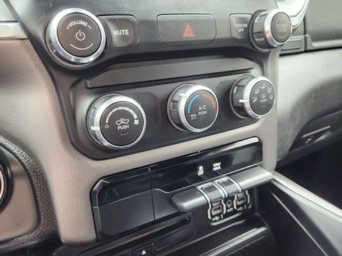 Used 2019 RAM 1500 Big Horn AWD/4WD image 18