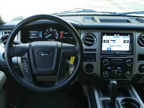 Used 2016 Ford Expedition EL XLT w/ Equipment Group 202A RWD image 20