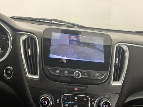Used 2019 Chevrolet Malibu LT FWD image 21