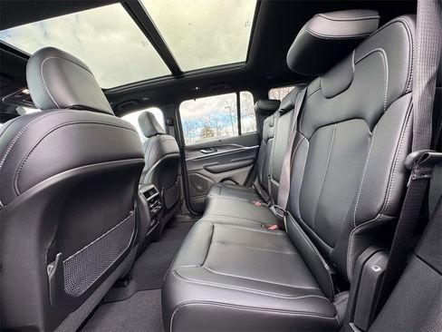 New 2025 Jeep Grand Cherokee Limited w/ Luxury Tech Group II image 15