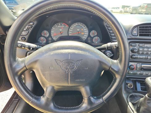 Used 2002 Chevrolet Corvette Convertible w/ Preferred Equipment Group2 RWD image 17