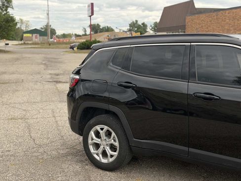 Used 2024 Jeep Compass Latitude AWD/4WD image 3