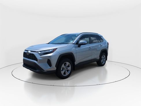 Used 2025 Toyota RAV4 XLE FWD image 4