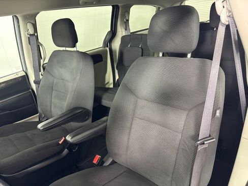 Used 2020 Dodge Grand Caravan SE w/ UConnect Hands-Free Group image 13