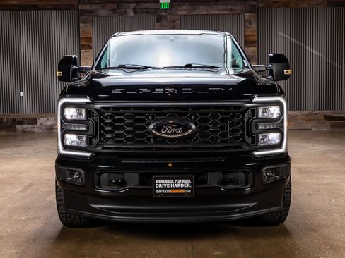 Used 2023 Ford F250 Lariat w/ Sport Appearance Package image 2