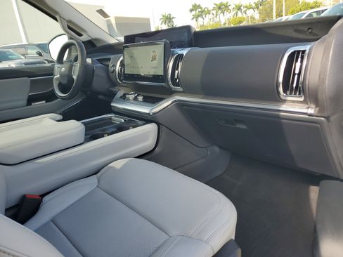 Used 2025 Ford Expedition Platinum w/ Driver's Package image 14