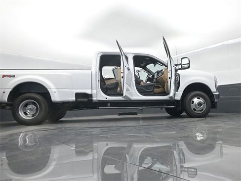 New 2025 Ford F350 Lariat w/ Lariat Ultimate Package image 76