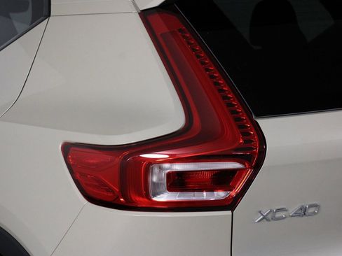 New 2026 Volvo XC40 B5 Ultra w/ Climate Package AWD/4WD image 15